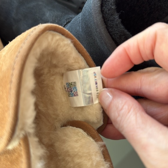 get 2 pairs for 1 
New without boxes size 7 women,UGG camel/black color - Picture 4 of 8